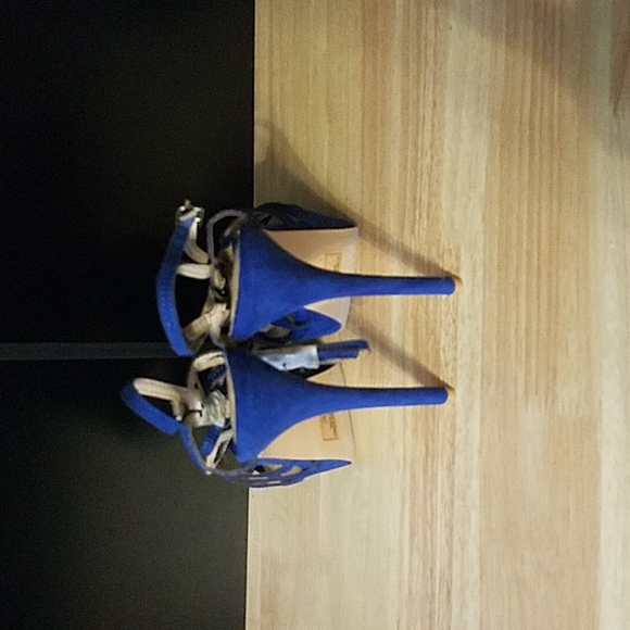 Blue suede Stilettos. - Picture 4 of 5